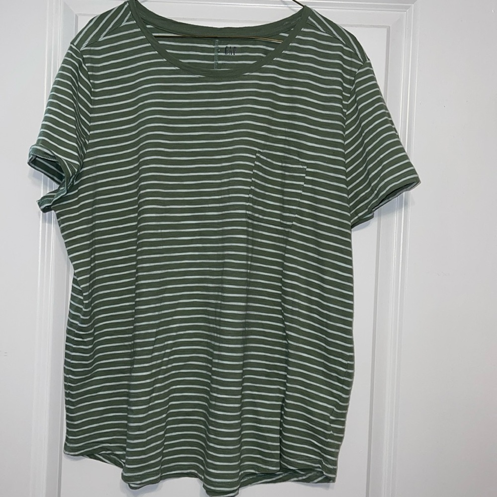 EUC Gap Easy T Shirt
